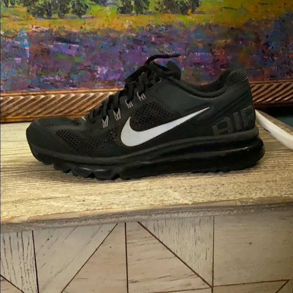 Nike Airmax black tennis shoes